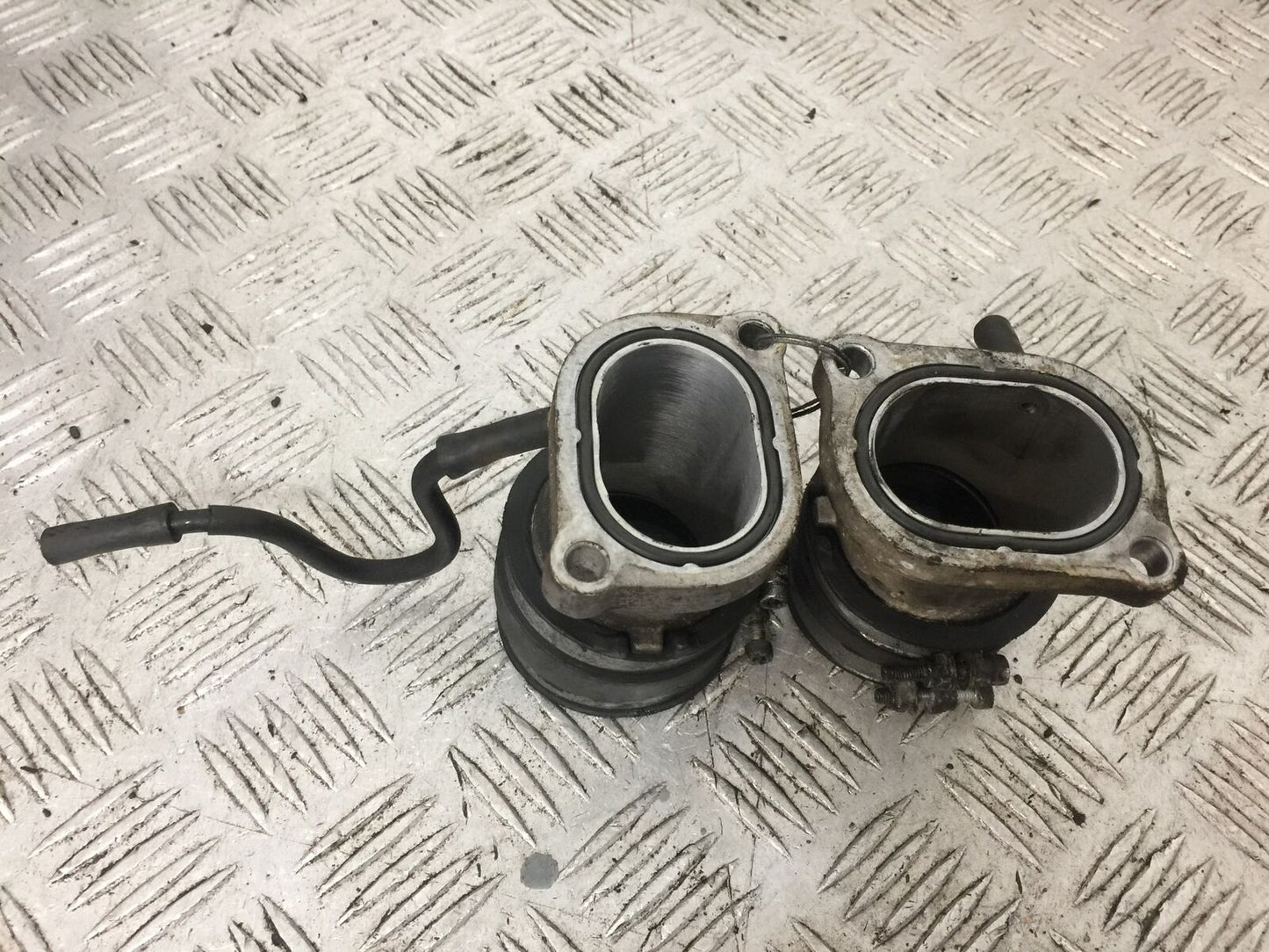 TRIUMPH BONNEVILLE 865 INLET MANIFOLDS 2008-2015 (STOCK 904)