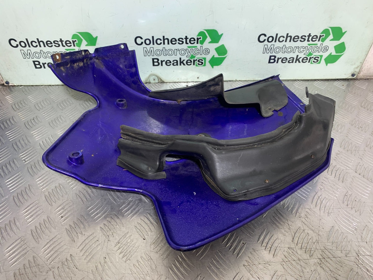 TRIUMPH TROPHY 900 RIGHT FAIRING PANEL YEAR 1991-95 (CMB1251)