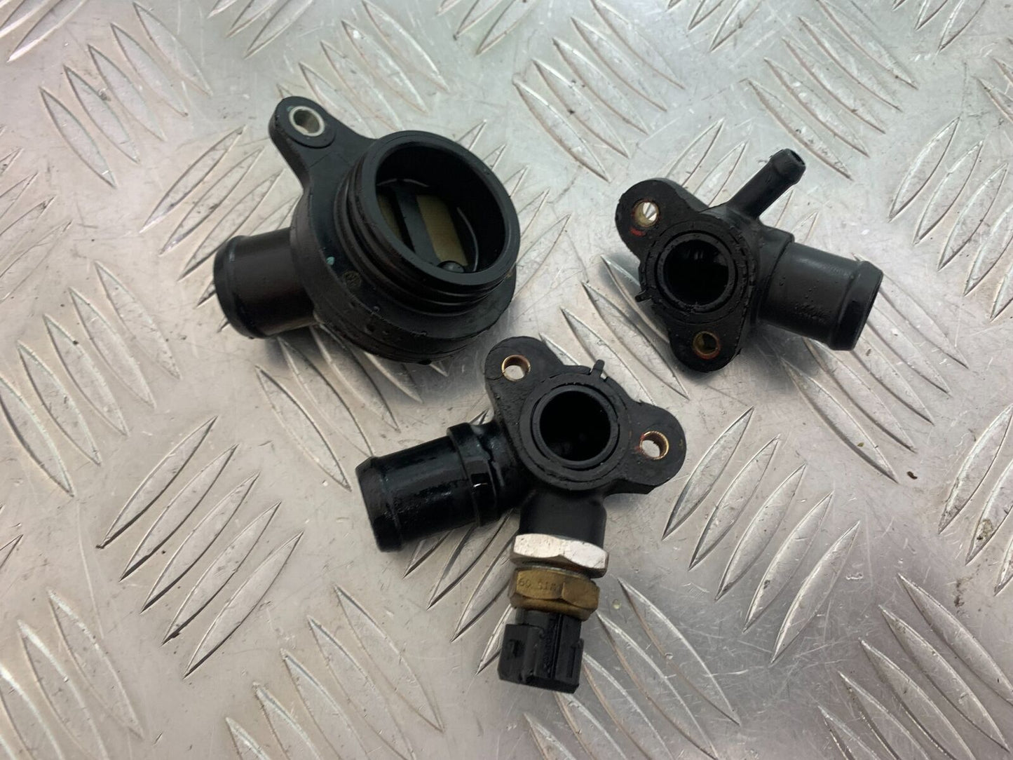 DUCATI STREETFIGHTER 848 ENGINE WATER OUTLETS YEAR 2011-2016 (CMB1050)