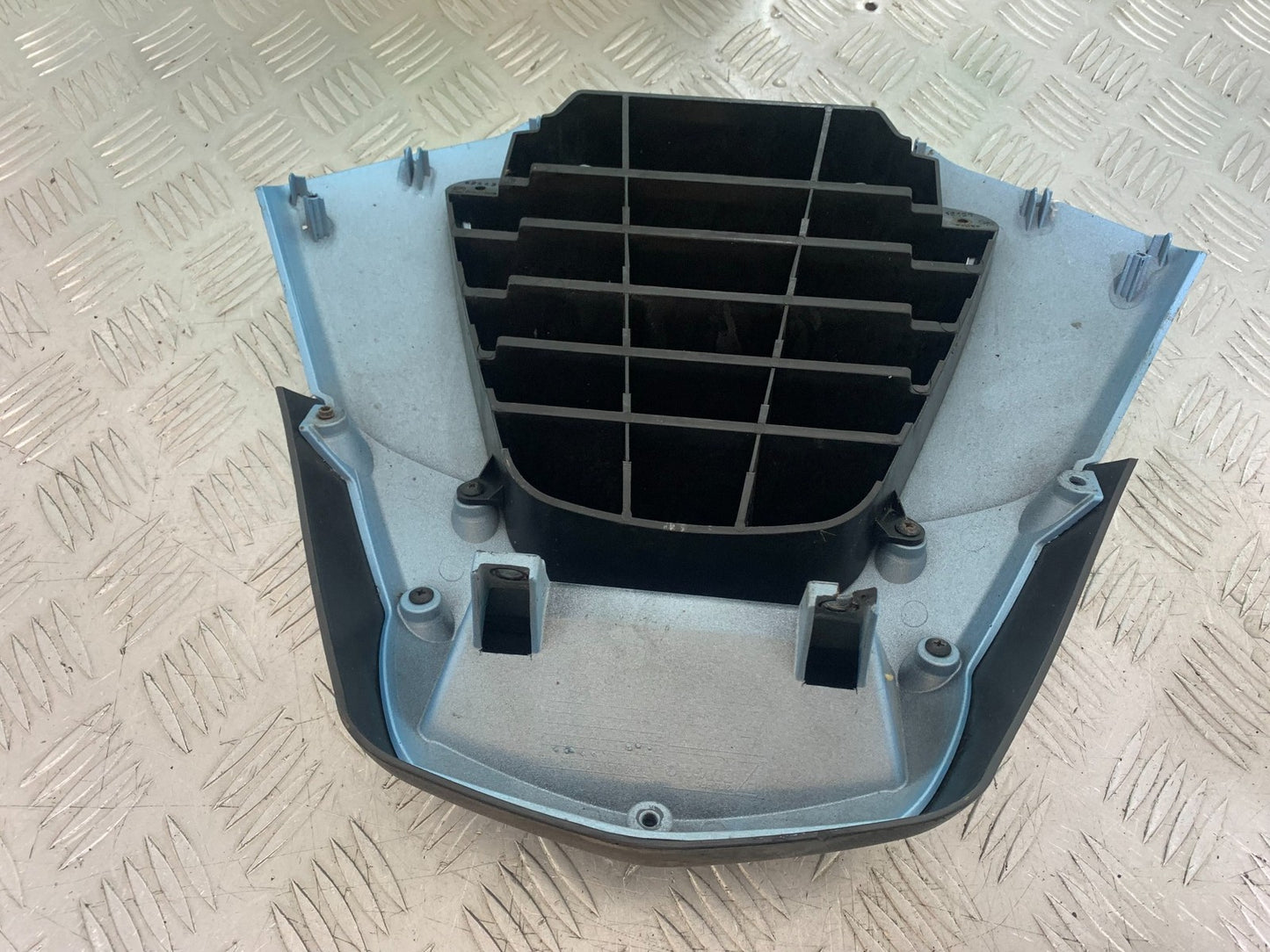 PIAGGIO MP3 250 ie FRONT GRILL PANEL YEAR 2007 (CMB1307)