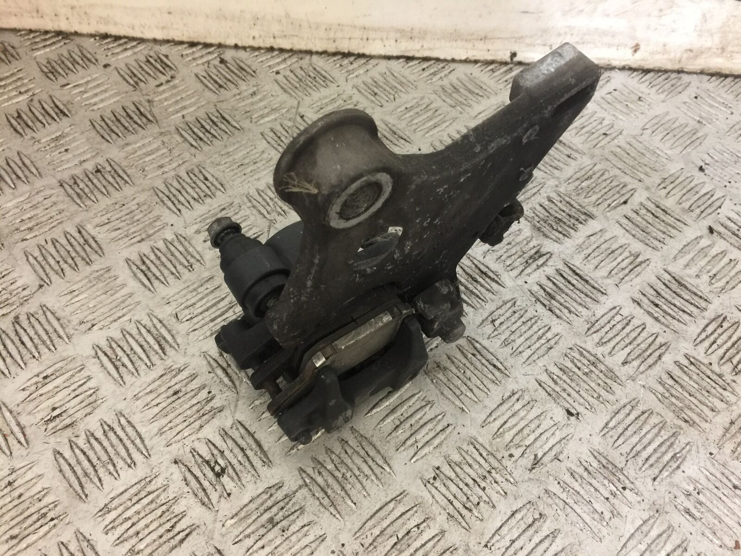 HONDA CB600 CB 600 HORNET REAR BRAKE CALIPER YEAR 2000 (STOCK 731)