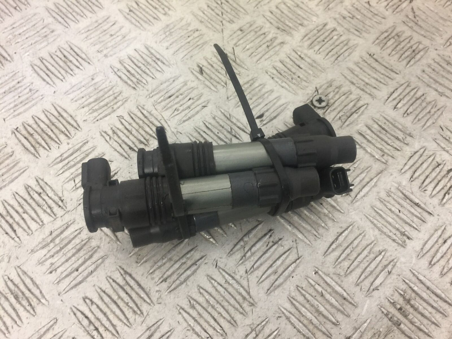 KAWASAKI Z1000 ZR1000 (ABS) COILS YEAR 2015 (STOCK 636)