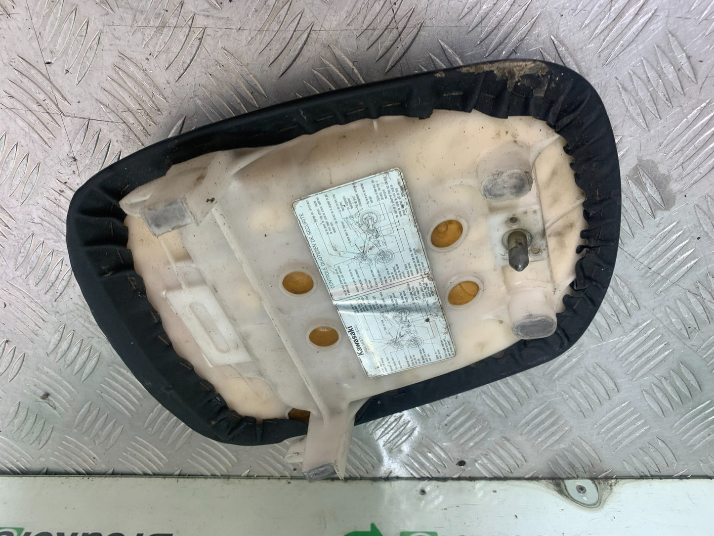 KAWASAKI ZX9R ZX9 E1 REAR SEAT YEAR 2000-01 (CMB1171)