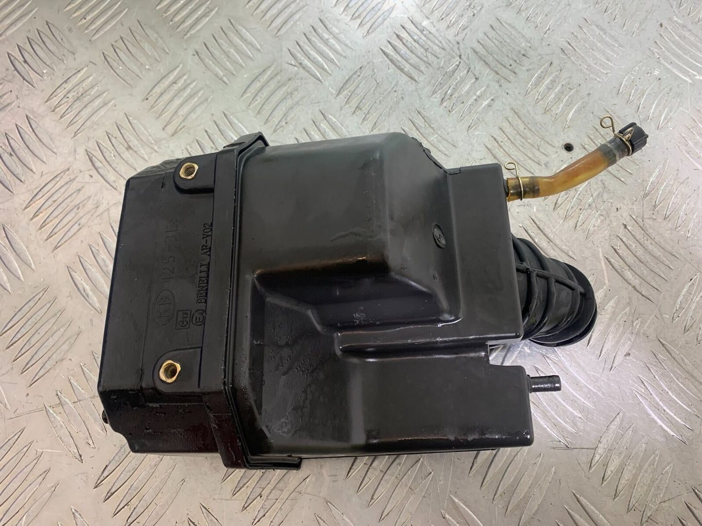 BENELLI TORNADO TNT 125 AIRBOX YEAR 2024 (CMB1090)