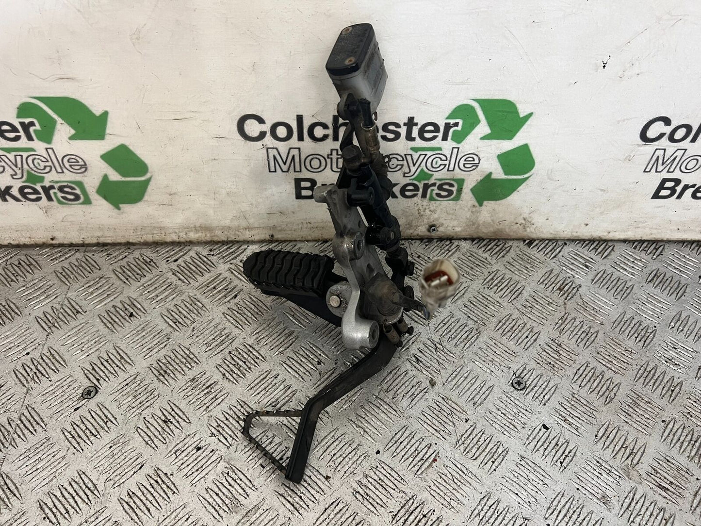 TRIUMPH TIGER 1200 EXPLORER FRONT RIGHT HANGER YEAR 2012-2015 (STOCK 901)
