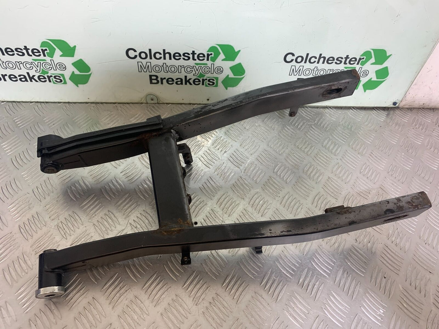 YAMAHA XJ6 XJ6-S SWINGARM YEAR 2009-2015 (CMB1070)