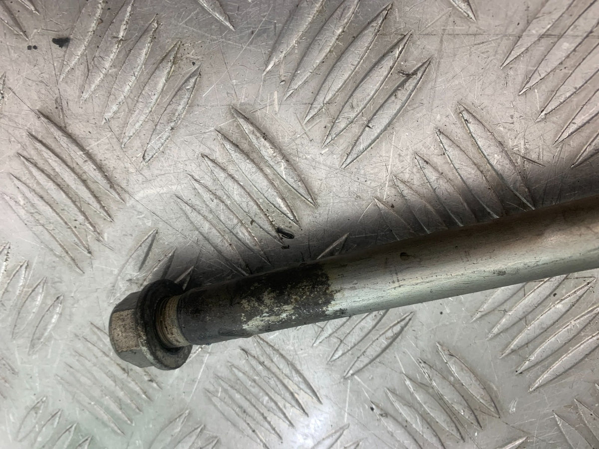 SUZUKI SV650 SV 650 mk1 SWINGARM SPINDLE YEAR 1999-2002 (CMB1238)