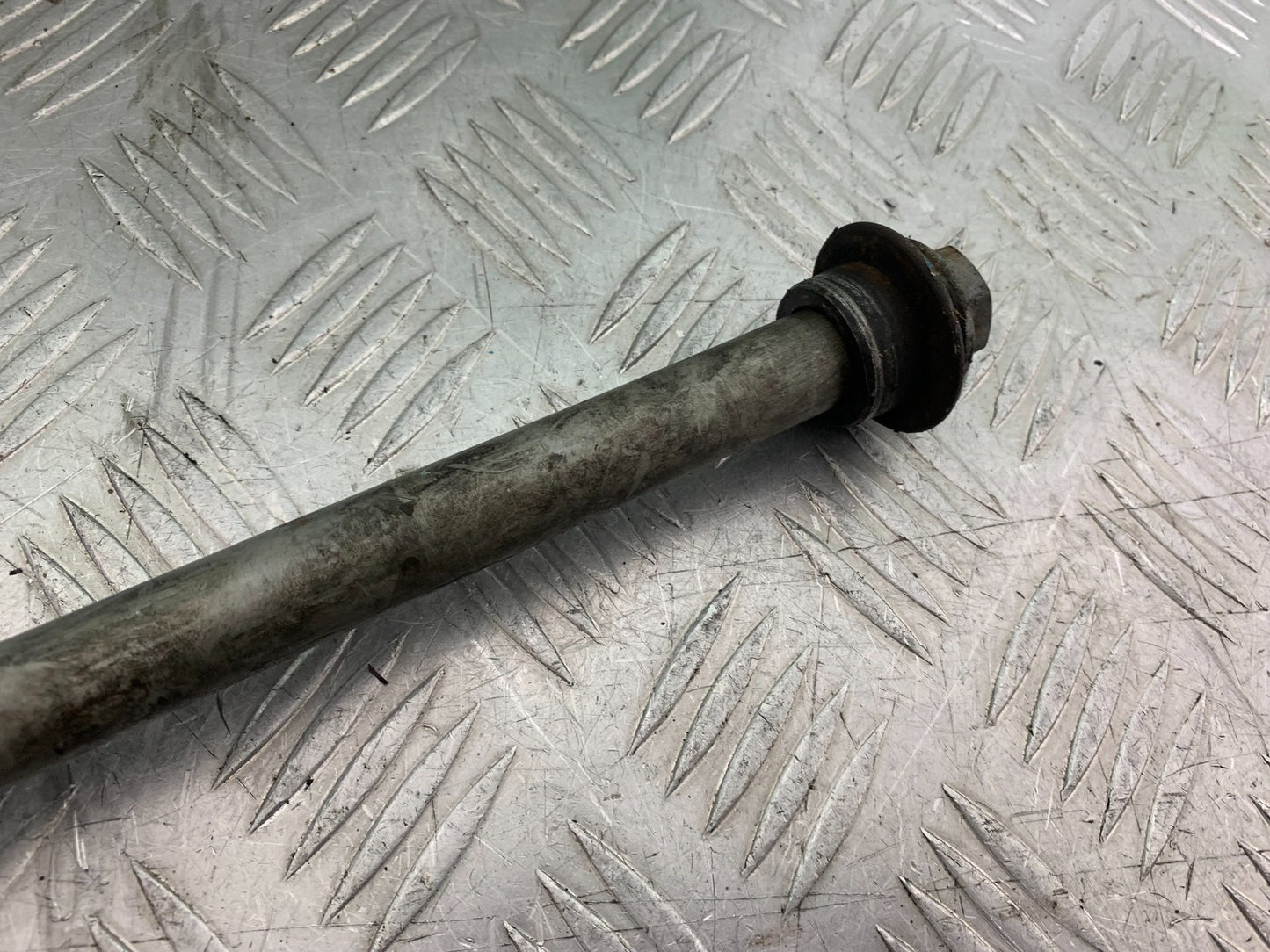HONDA NT 700 V DEAUVILLE REAR WHEEL SPINDLE YEAR 2006-2010 (CMB1298)