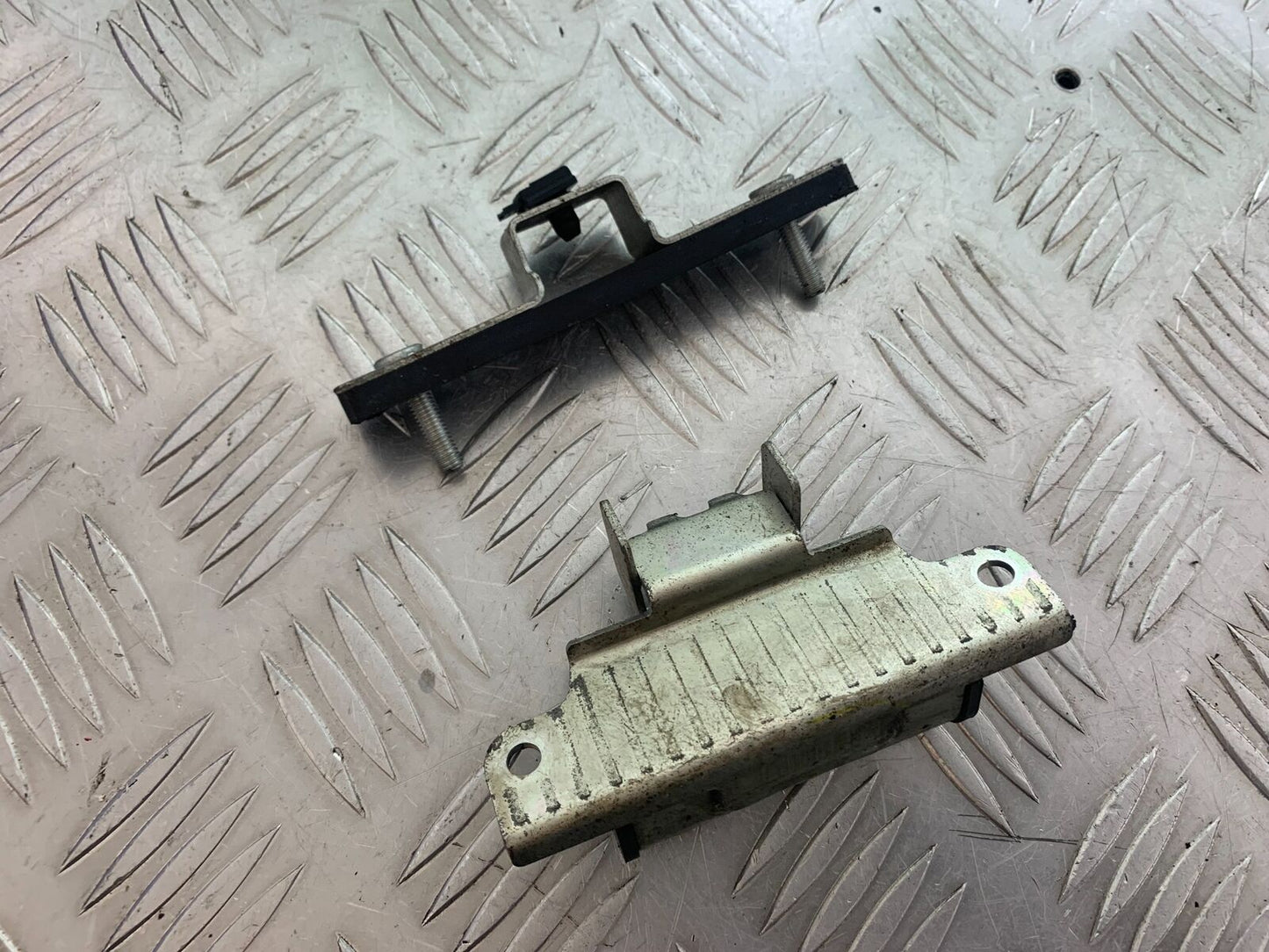 YAMAHA XJ6 XJ6-S PETROL TANK BRACKETS YEAR 2009-2015 (CMB1070)