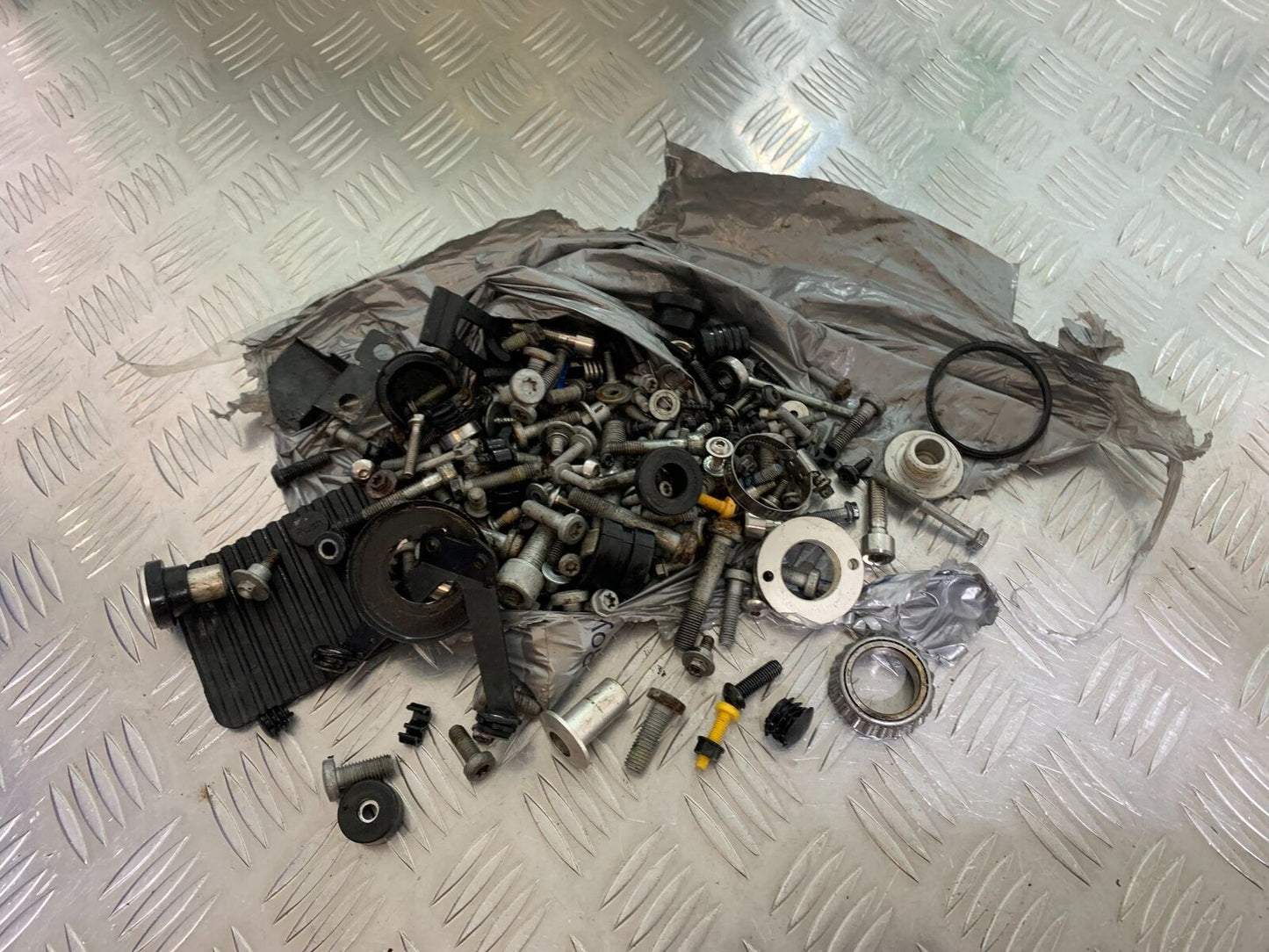 KTM 1290 SUPER DUKE NUTS AND BOLTS YEAR 2014-2016 (CMB1006)