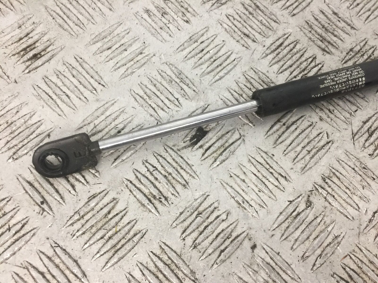 SUZUKI 650 BURGMAN HINGE YEAR 2014-2018 (STOCK 769)