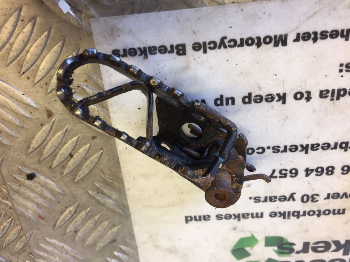 YAMAHA YZ125 YZ 125 FRONT LEFT FOOTPEG YEAR 1990