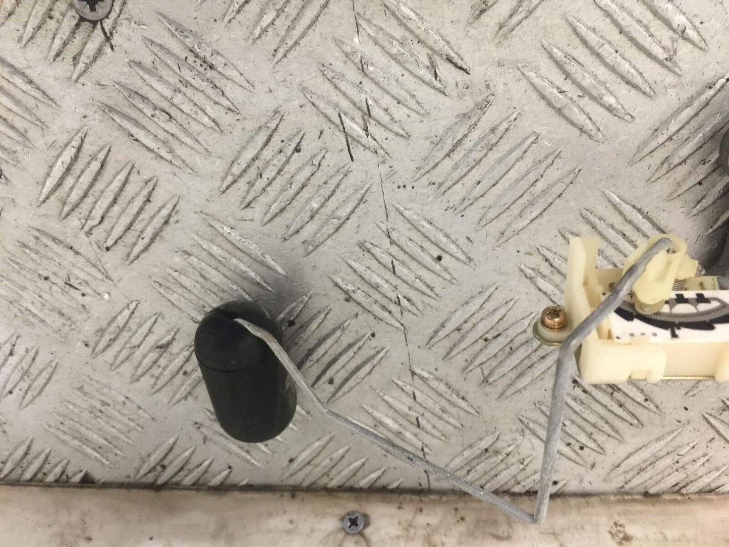 SUZUKI GSF1200 BANDIT MK2 PETROL TANK SENDER YEAR 2001-05 (STOCK 859)