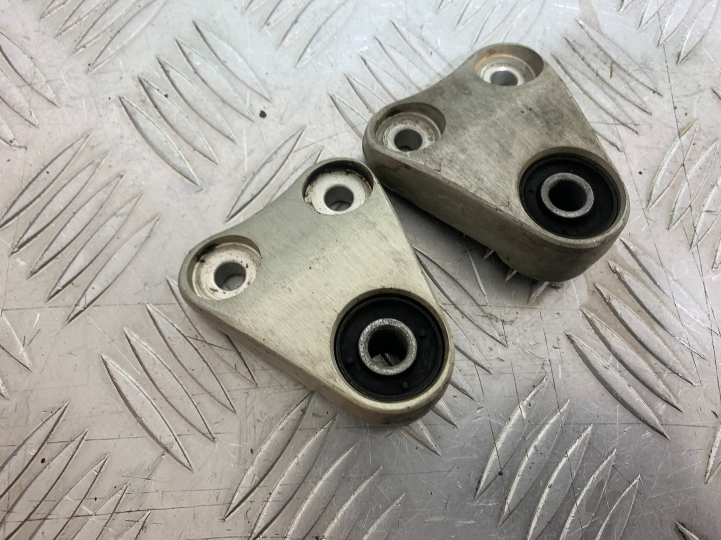 SUZUKI GSF1200 GSF 1200 BANDIT ENGINE MOUNTS YEAR 1997-2000 (CMB1149)