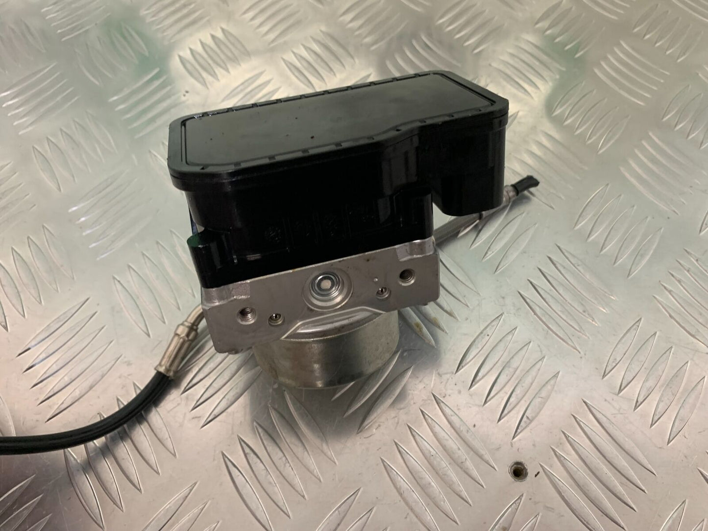 TRIUMPH SPEED TRIPLE R 1050 ABS PUMP YEAR 2014 (STOCK 934)
