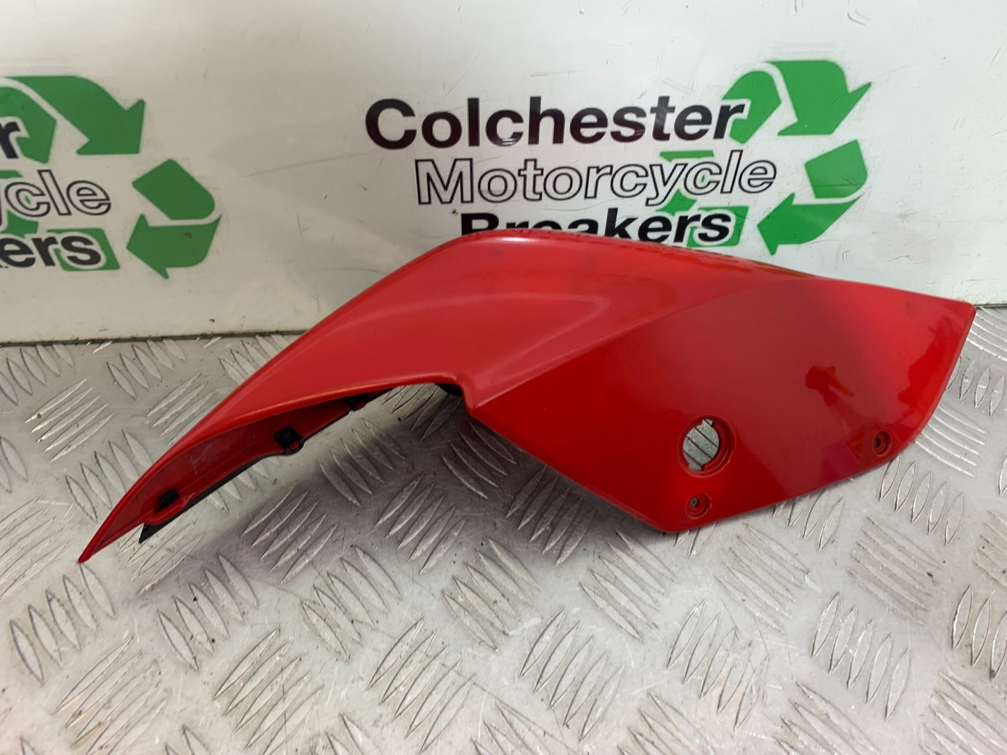 DUCATI 1299 PANIGALE RIGHT SEAT PANEL YEAR 2016 (CMB 1187)