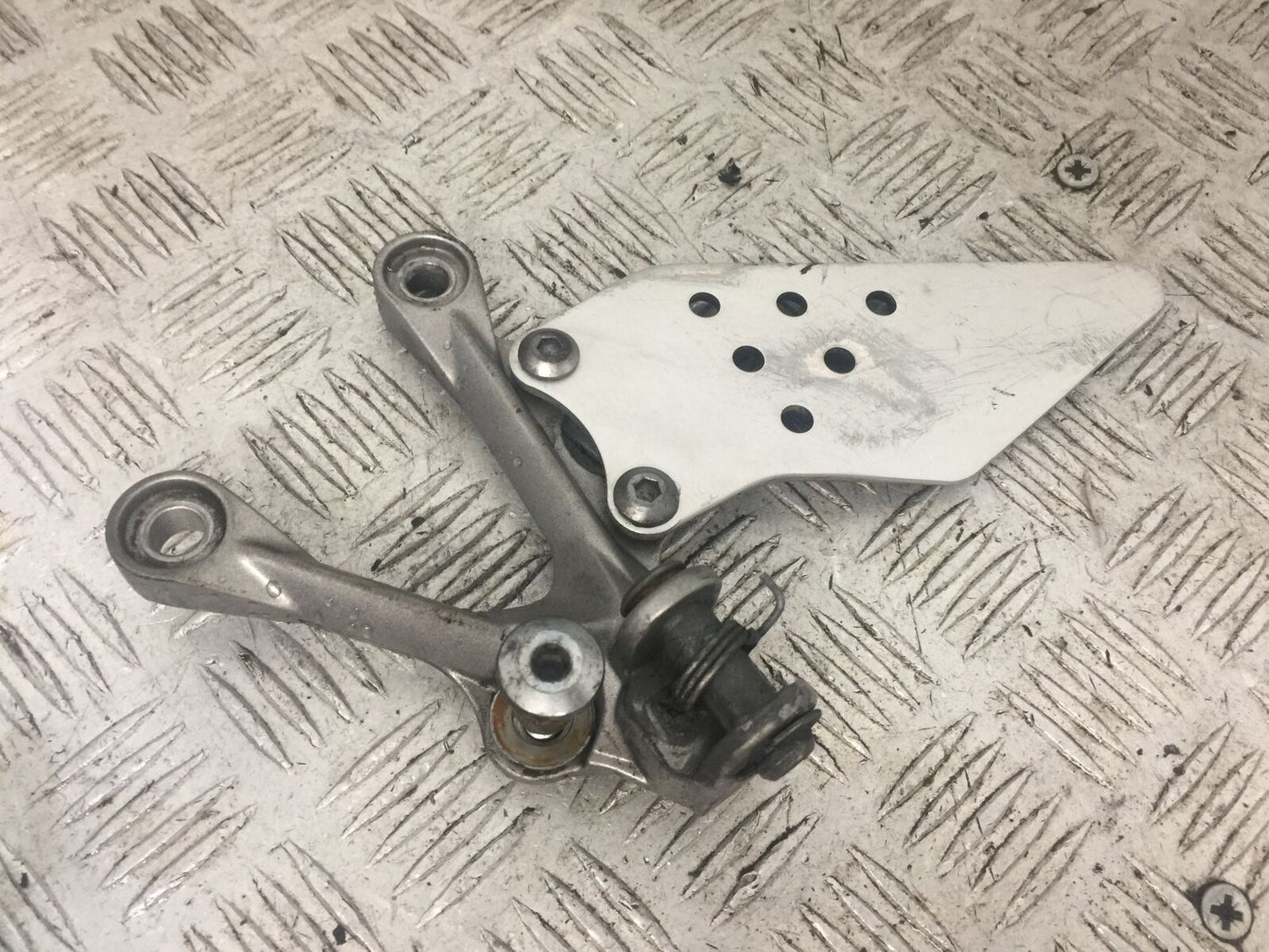 KAWASAKI ZX6R ZX6 R C1H FRONT LEFT HANGER YEAR 2005 2006 (STOCK 774)