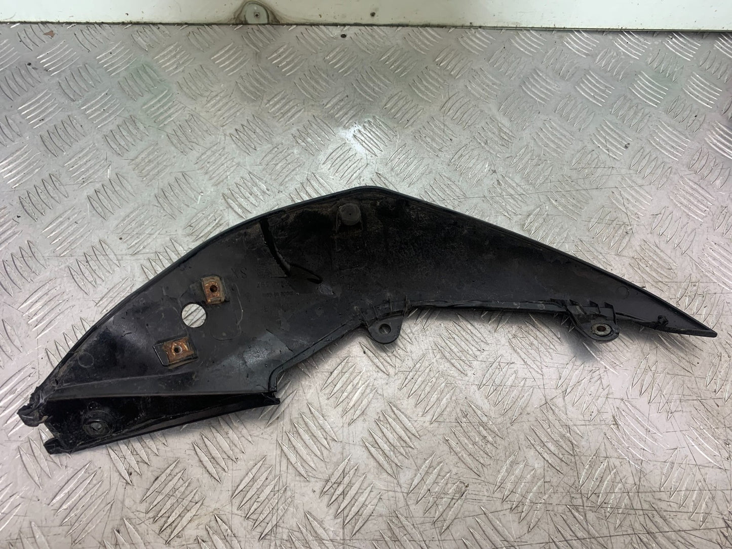 APRILIA 650 PAGASO STRADA LEFT SEAT PANEL YEAR 2005-2010 (CMB1260)
