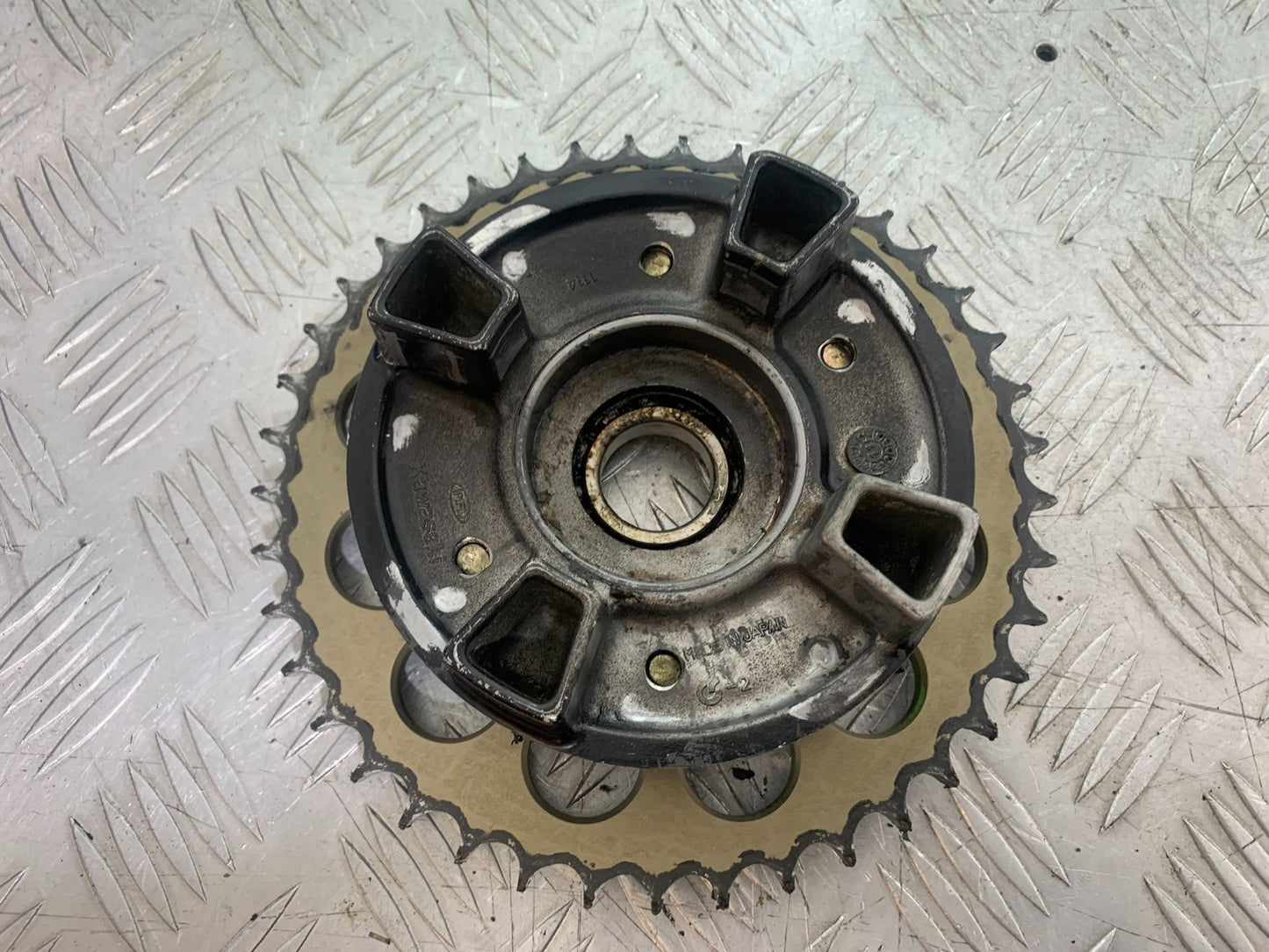 KAWASAKI ZX9R ZX9 E1 SPROCKET CARRIER YEAR 2000-01 (CMB1171)