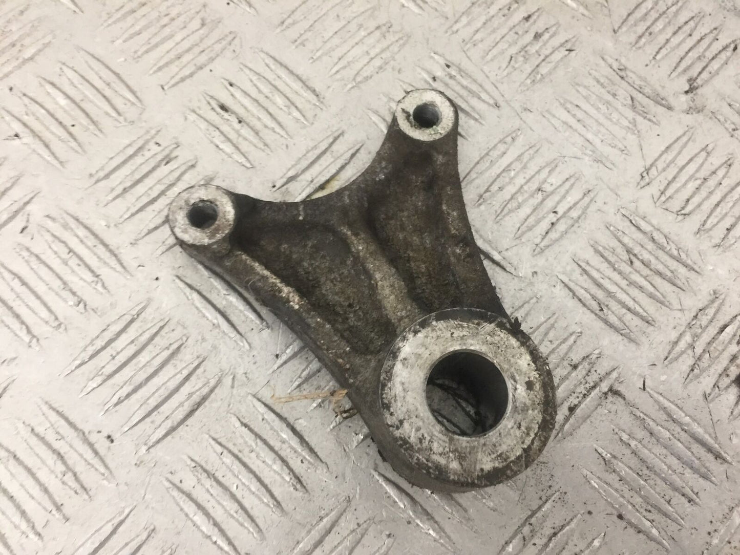 SUZUKI GSF1200 BANDIT MK2 REAR CALIPER BRACKET YEAR 2001-05 (STOCK 859)