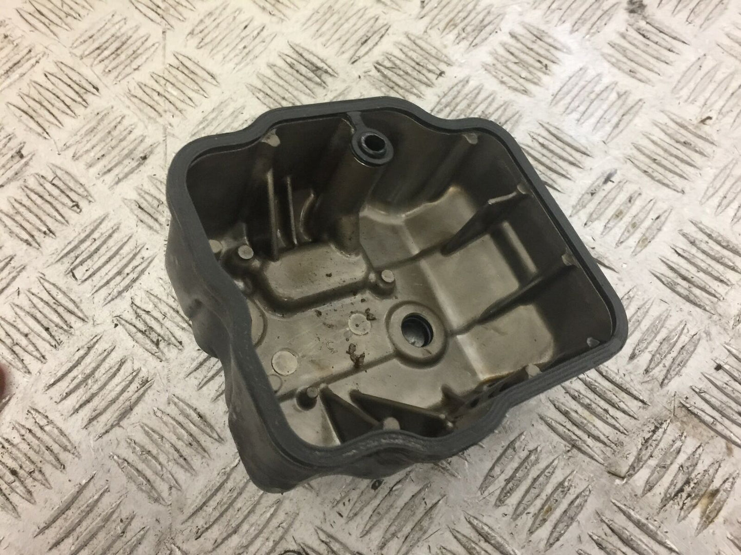 HONDA CBR125 CBR 125 ROCKER COVER YEAR 2004-06 (STOCK 530)
