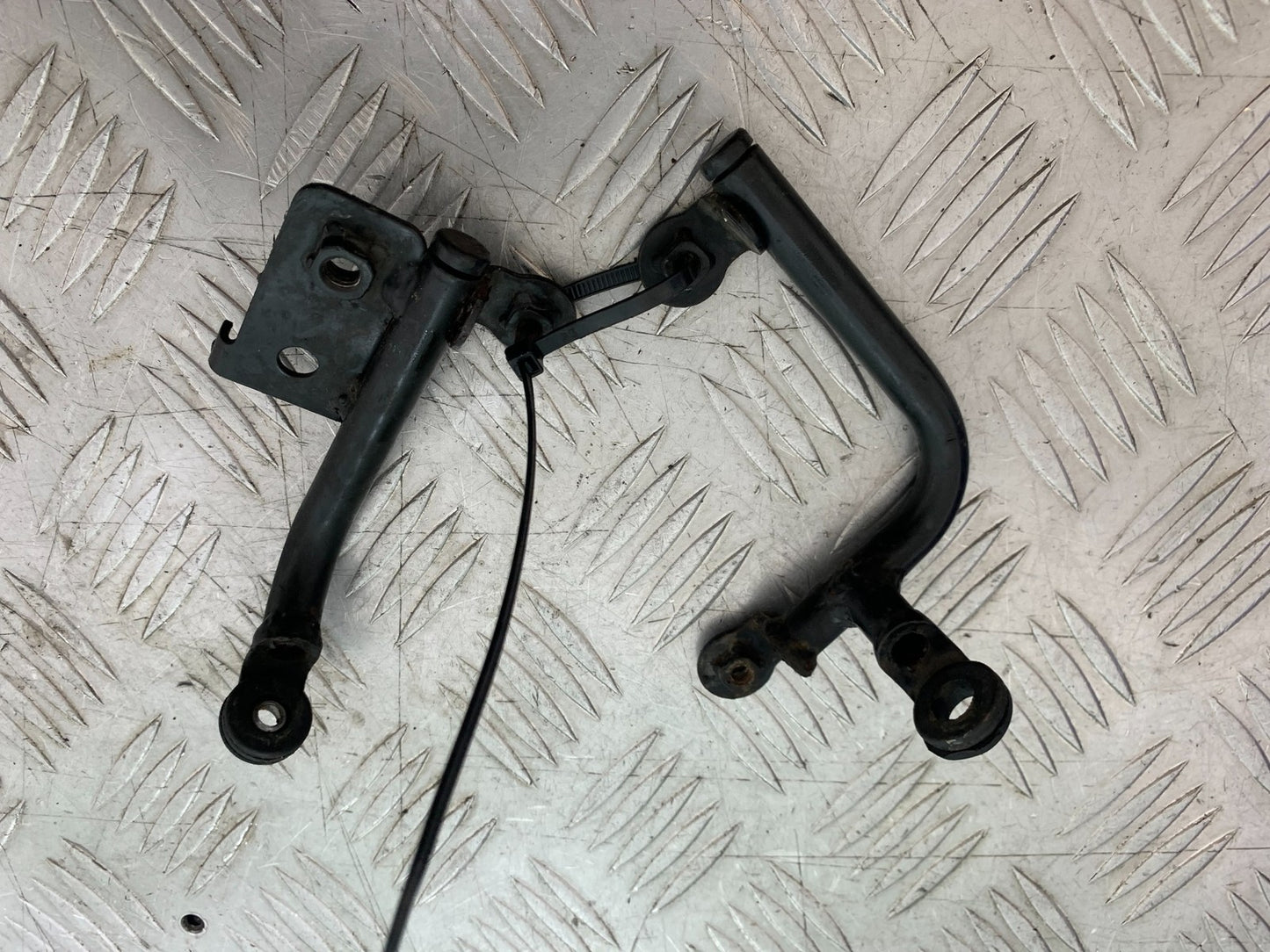 TRIUMPH SPEED TRIPLE R 1050 OIL COOLER BRACKETS 2009 (CMB1183)