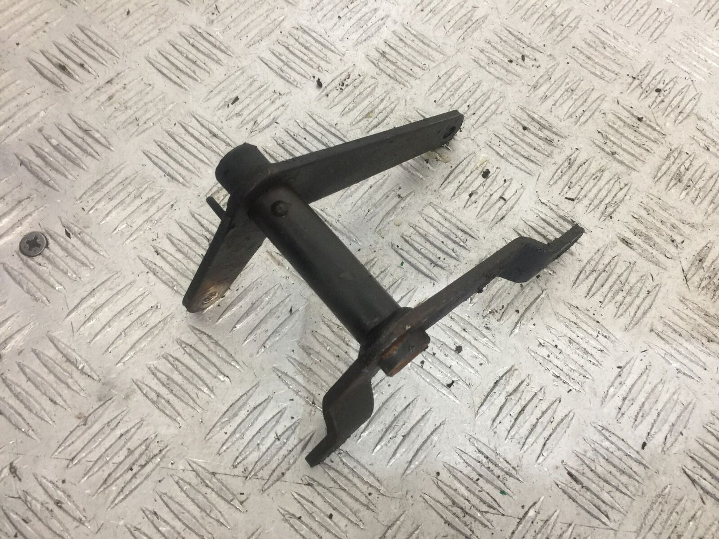 YAMAHA XT125X XT125 X ENGINE BRACKET YEAR 2008 (STOCK 857)