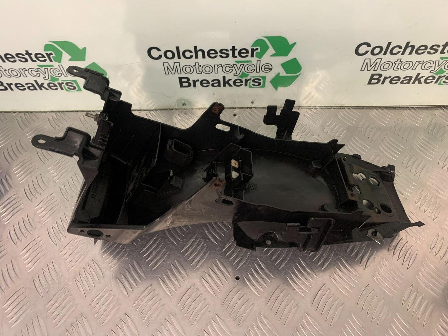 YAMAHA XJ6 XJ6-S UNDERTRAY YEAR 2009-2015 (STOCK 991)