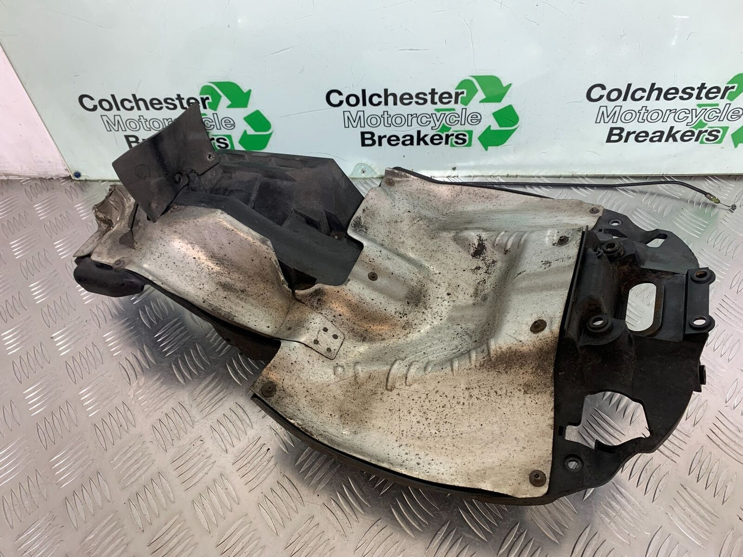 HONDA VFR800 VFR 800 V-TEC UNDERTRAY YEAR 2002 -09 (CMB1012)