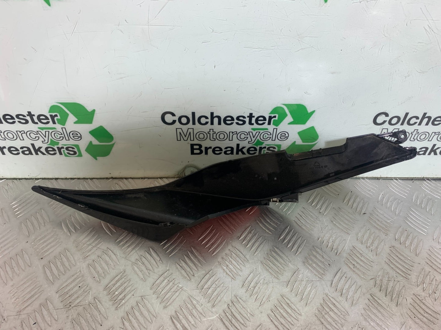 APRILIA RSV4 FACTORY RIGHT SEAT PANEL YEAR 2009-2012 (CMB1224)