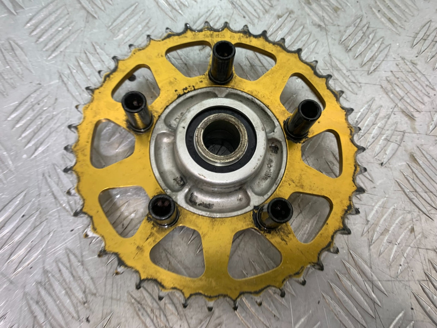 APRILIA TUONO 1000 V4 SPROCKET CARRIER YEAR 2013-2014 (CMB1239)