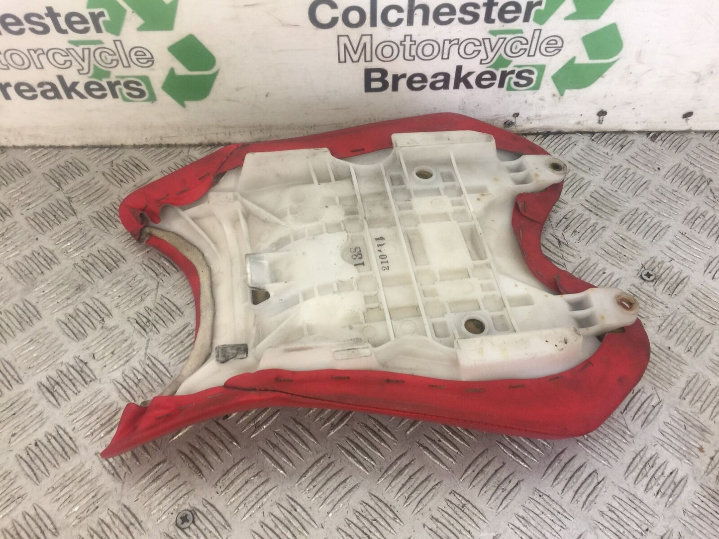 YAMAHA R6 FRONT SEAT YEAR 2008-2014 (STOCK 637)