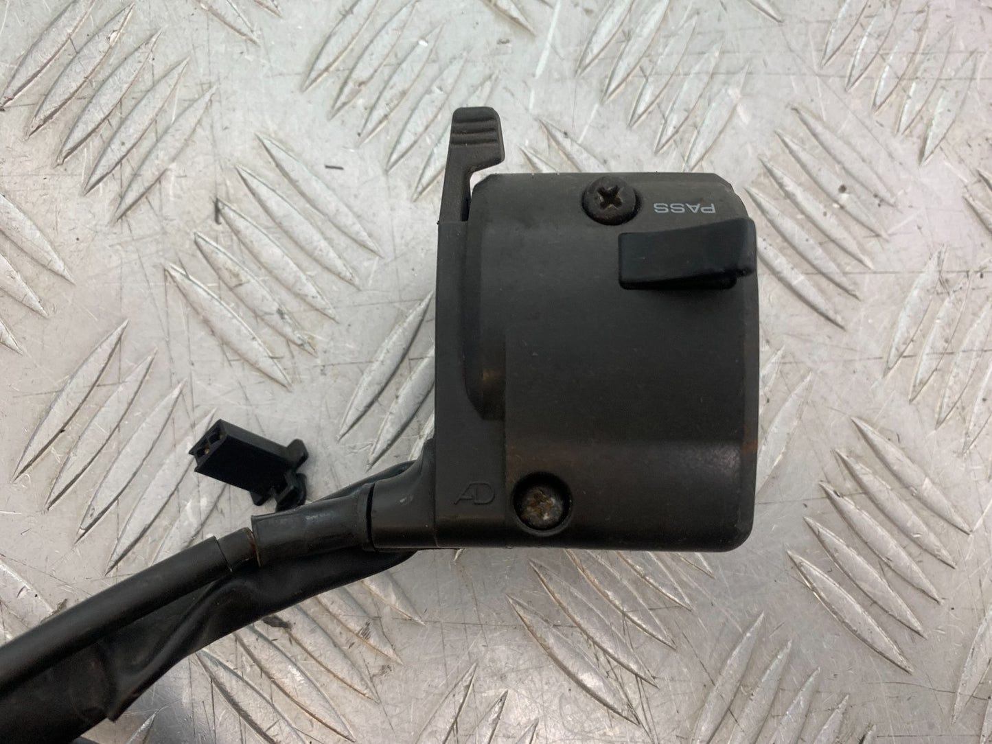 YAMAHA FZS600 FAZER 600 LEFT SWITCH GEAR YEAR 1998-2001 (CMB1267)