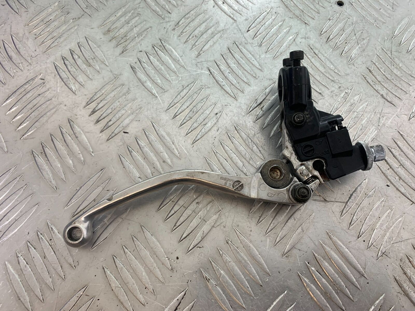 TRIUMPH 1050 SPRINT ST CLUTCH LEVER AND BRACKET YEAR 2004-2007 (CMB1089)