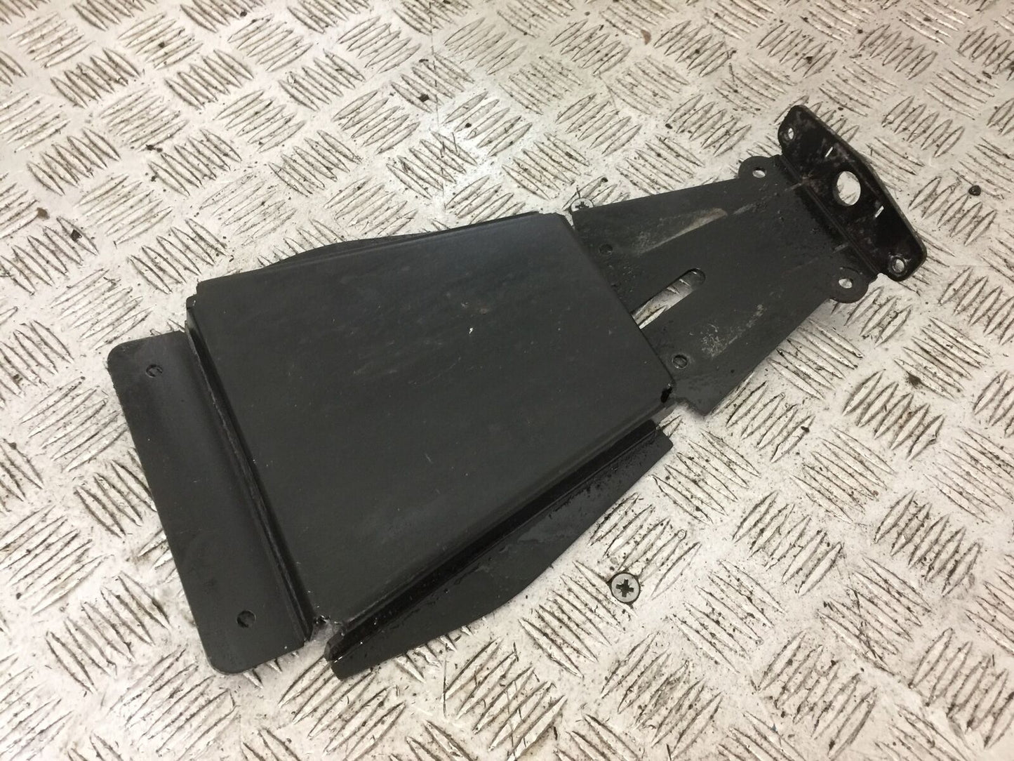 TRIUMPH 900 STREET SCRAMBLER UNDERTRAY YEAR 2018 (STOCK 896)