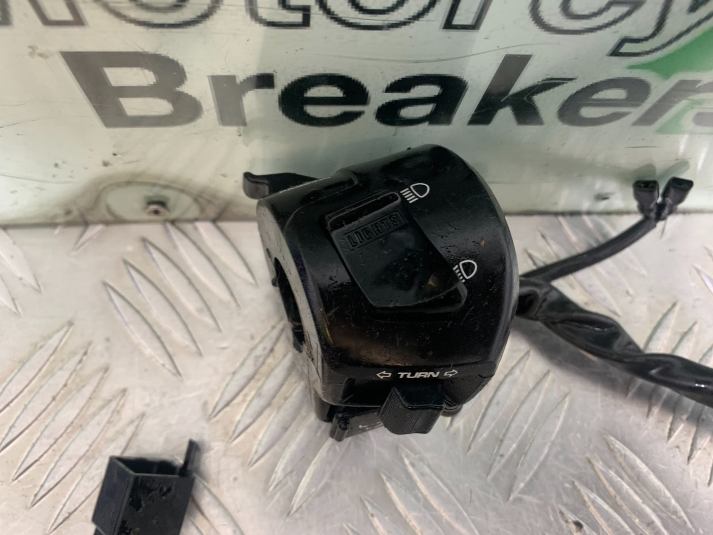 HONDA CBR1100 BLACKBIRD LEFT SWITCH GEAR YEAR 1999-2005 (CMB1232)