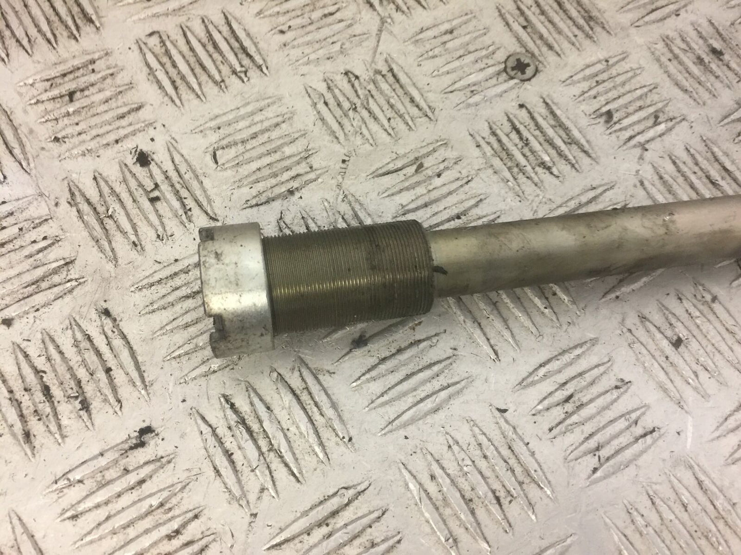 KAWASAKI Z750 Z 750 SWINGARM SPINDLE YEAR 2009-2012 (STOCK 670)