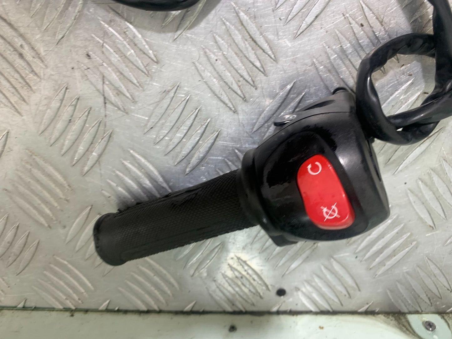 YAMAHA XJ6 XJ6-S RIGHT SWITCH GEAR YEAR 2009-2015 (CMB1212)