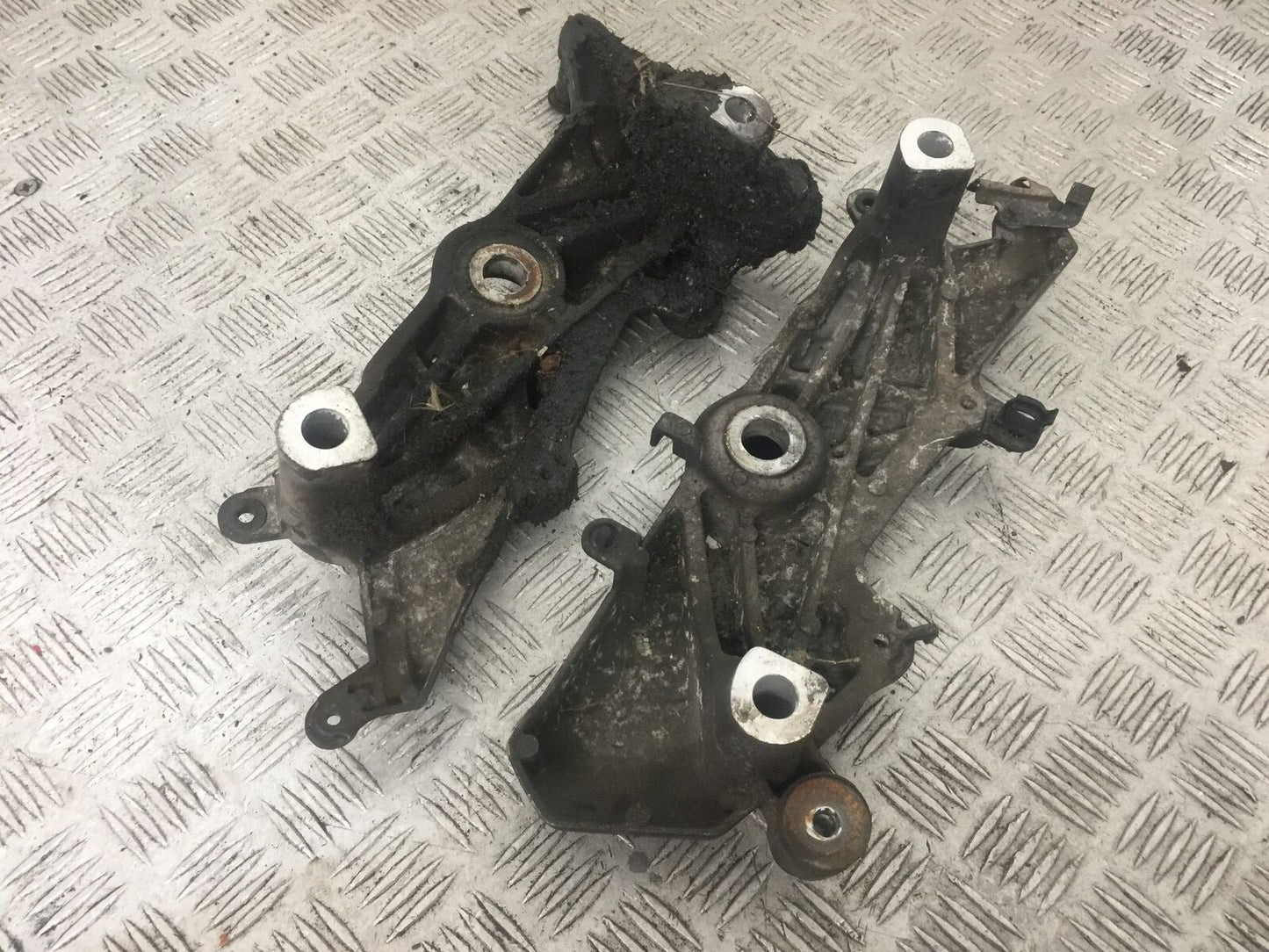 HONDA CBF600 CBF 600 ENGINE BRACKETS YEAR 2004 -07 (STOCK 909)