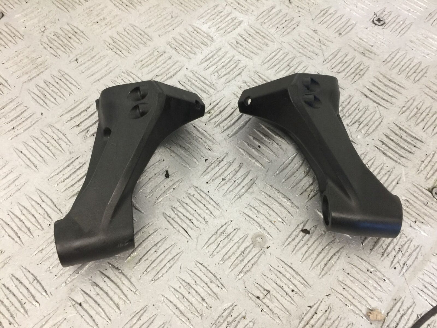KAWASAKI NINJA 1000 SX Z1000SX LEFT AND RIGHT BAR CLAMPS YEAR 2019 (STOCK 830)