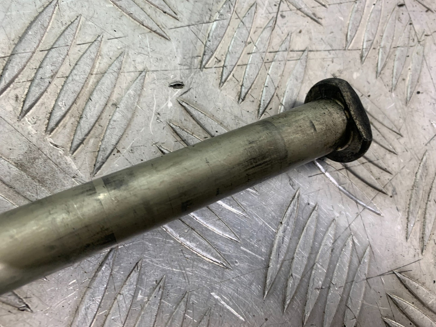 YAMAHA XVS 1300 MIDNIGHT STAR REAR WHEEL SPINDLE YEAR 2007-16 (CMB1200)
