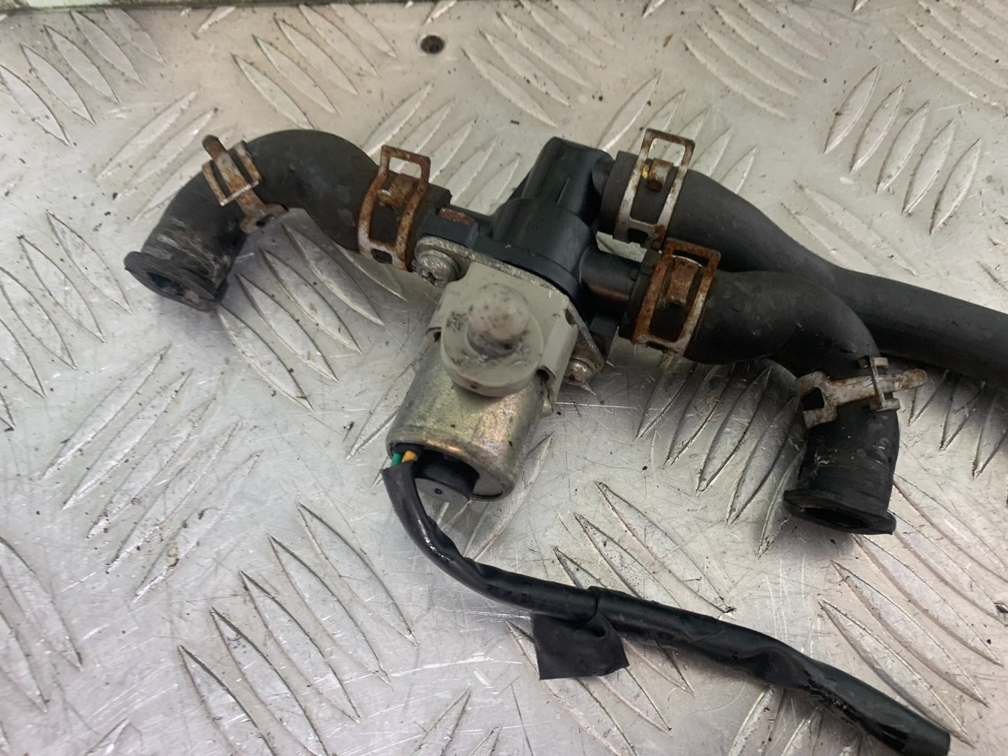 YAMAHA YZF R1 14 B BIG BANG AIR VALVE 2009-14 (CMB1175)