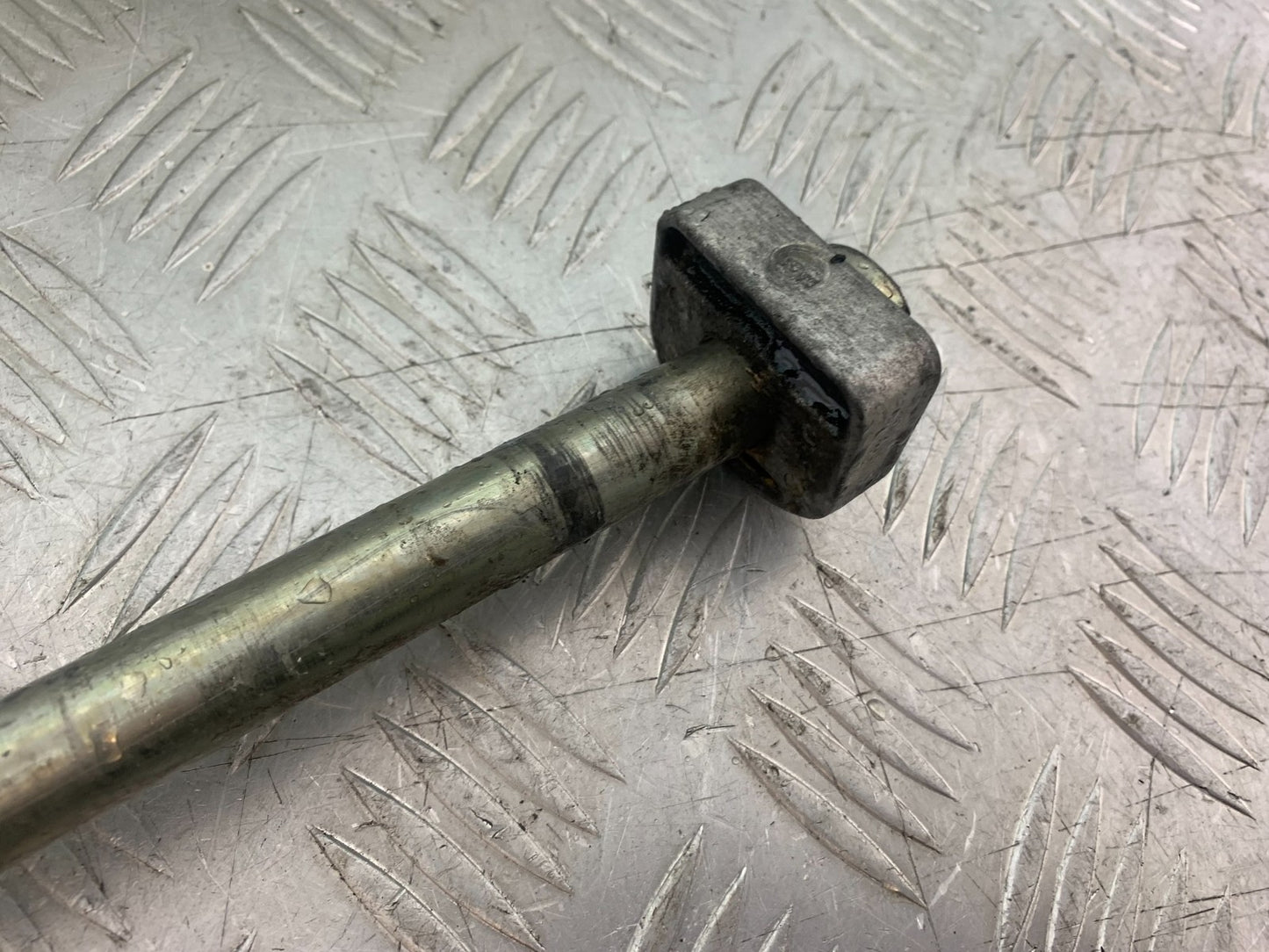 APRILIA 650 PAGASO STRADA REAR WHEEL SPINDLE YEAR 2005-2010 (CMB1260)