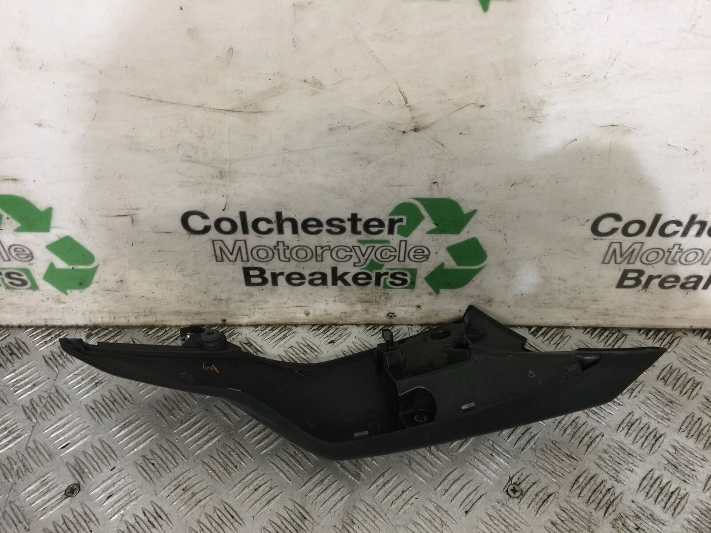 YAMAHA MT03 RIGHT TANK COWL YEAR 2018 (STOCK 801)