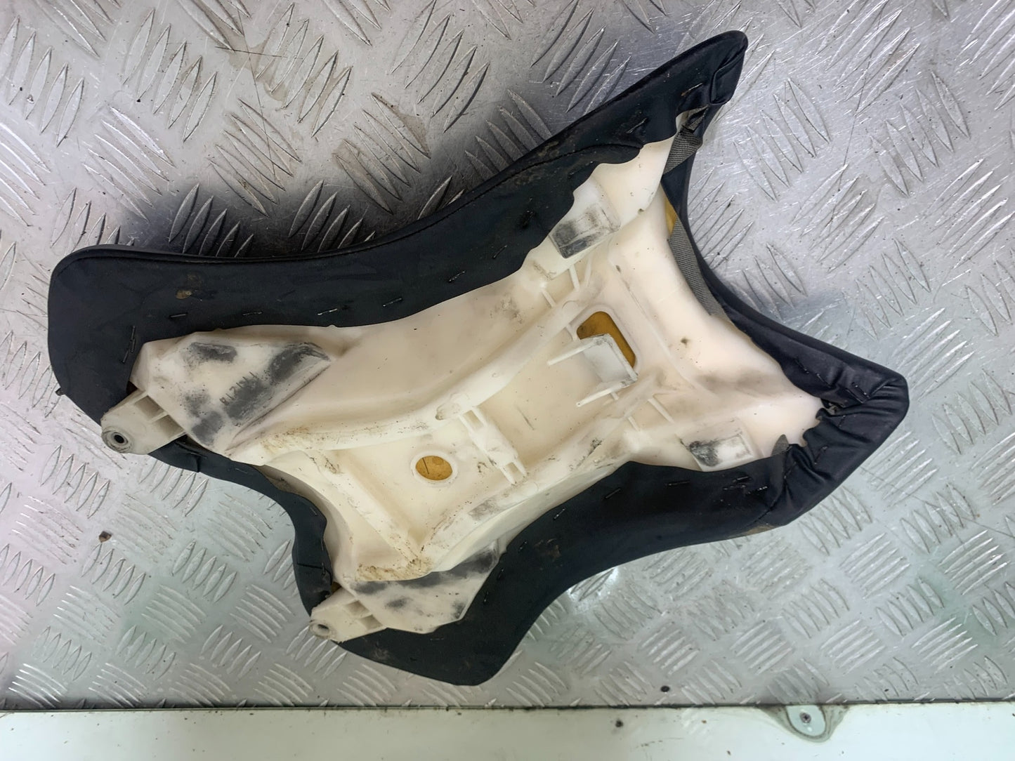 YAMAHA YZF R1 FRONT SEAT YEAR 2004-2006 (CMB1155)