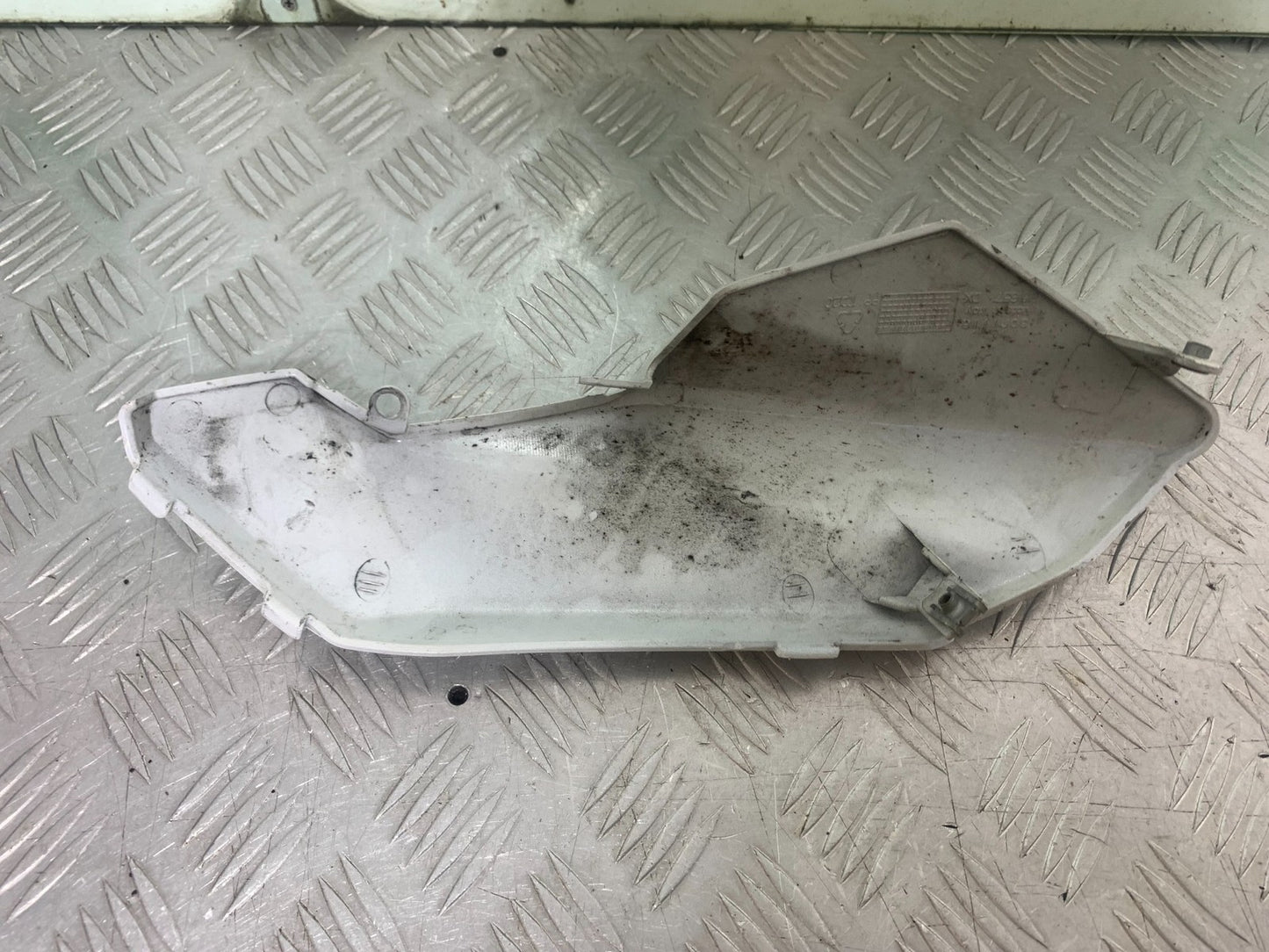 APRILIA SL750 SL 750 SHIVER RIGHT TANK PANEL YEAR 2008-2016 (CMB1242)