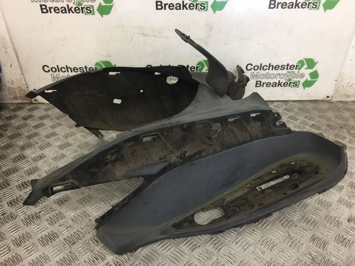 YAMAHA XMAX 125 XMAX-125 FOOTBOARD YEAR 2012 (STOCK 689)