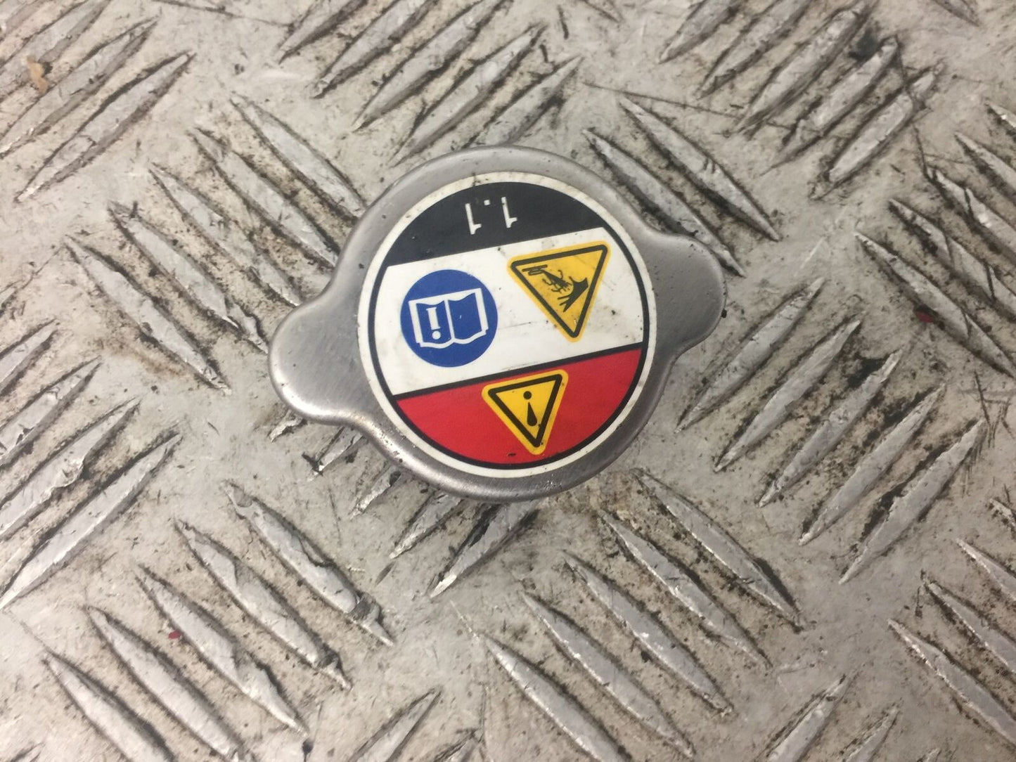 HONDA CB650 R CB 650 R RADIATOR CAP YEAR 2019-2021 (STOCK 776)
