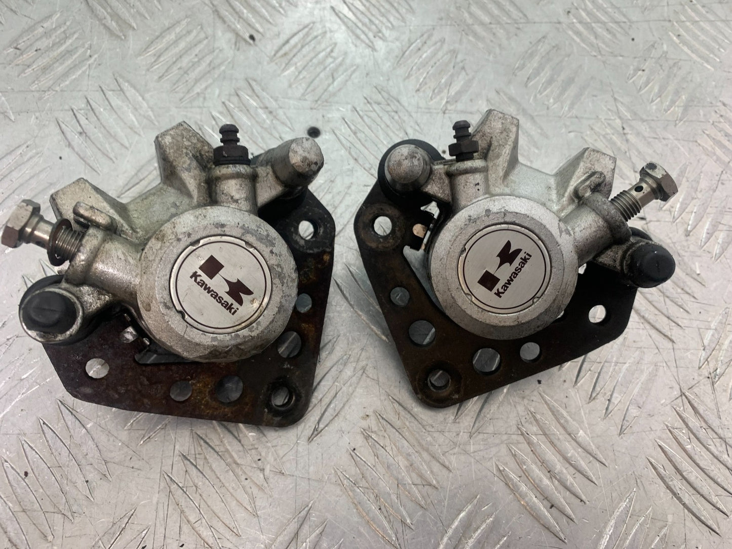 KAWASAKI GPZ600 GPZ 600 FRONT BRAKE CALIPERS YEAR 1988-90 (CMB1258)