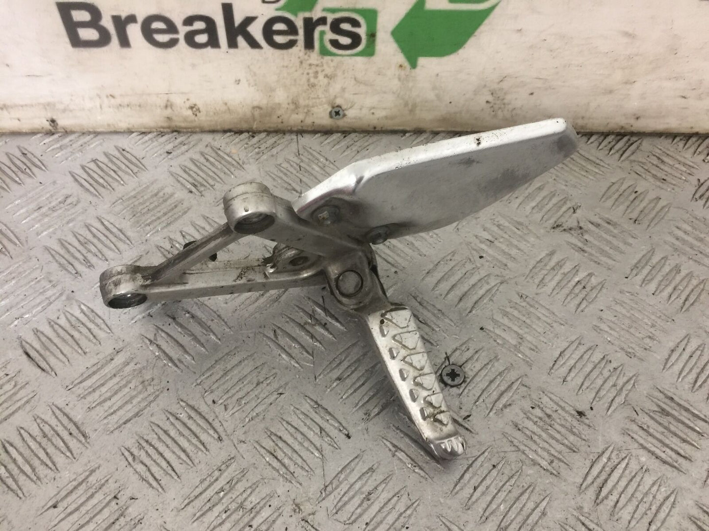 APRILIA RSV1000 RSV 1000 MILLE FRONT LEFT HANGER & PEG YEAR 2002 (STOCK 855)